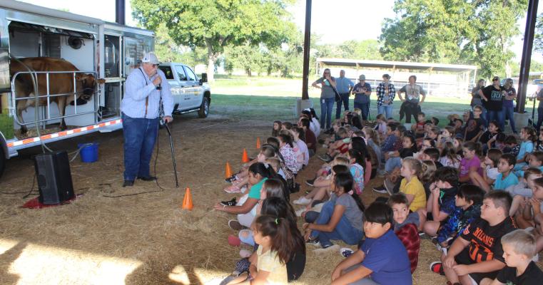Van Zandt County Farm Bureau Board member Brian Cummins discussed the event activities with fourth grade students from Van Zandt County schools during the annual VZC Farm Bureau ‘Ag in the Classroom’ event Sept. 27 and 28 at the VZC Fairgrounds in Canton. Photo by David Barber